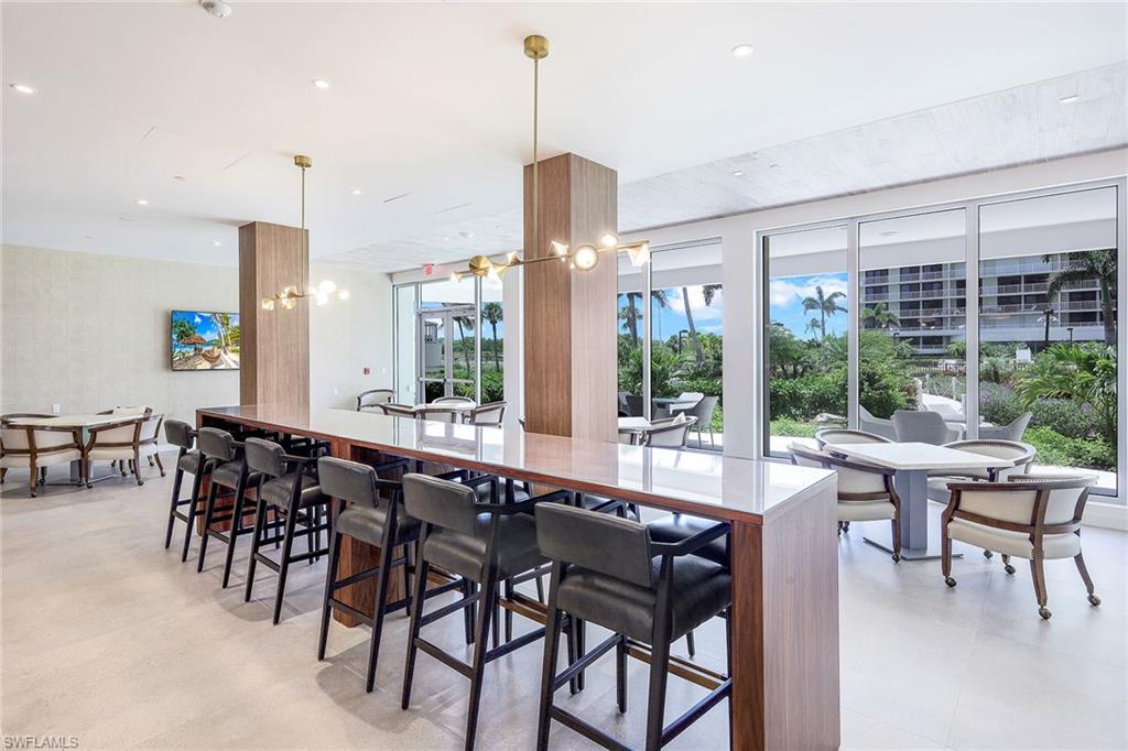 320 Seaview CT # 305 Unit: 2-305