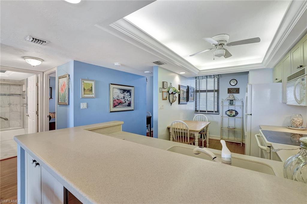 320 Seaview CT # 305 Unit: 2-305