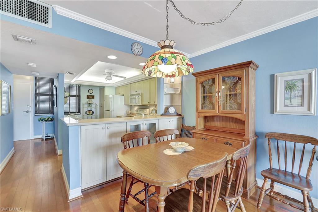 320 Seaview CT # 305 Unit: 2-305