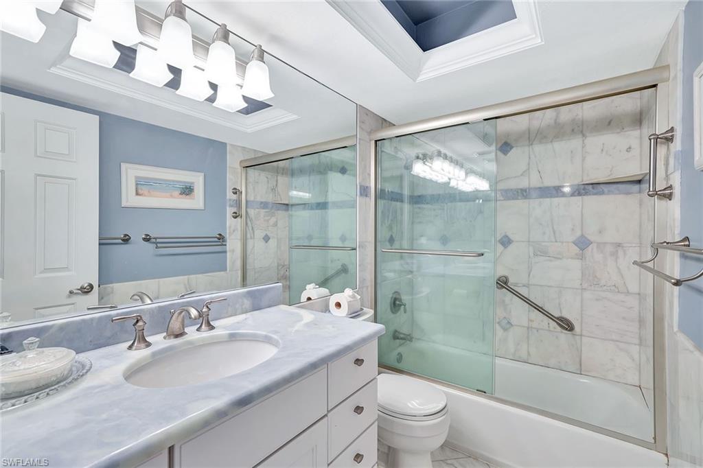 320 Seaview CT # 305 Unit: 2-305