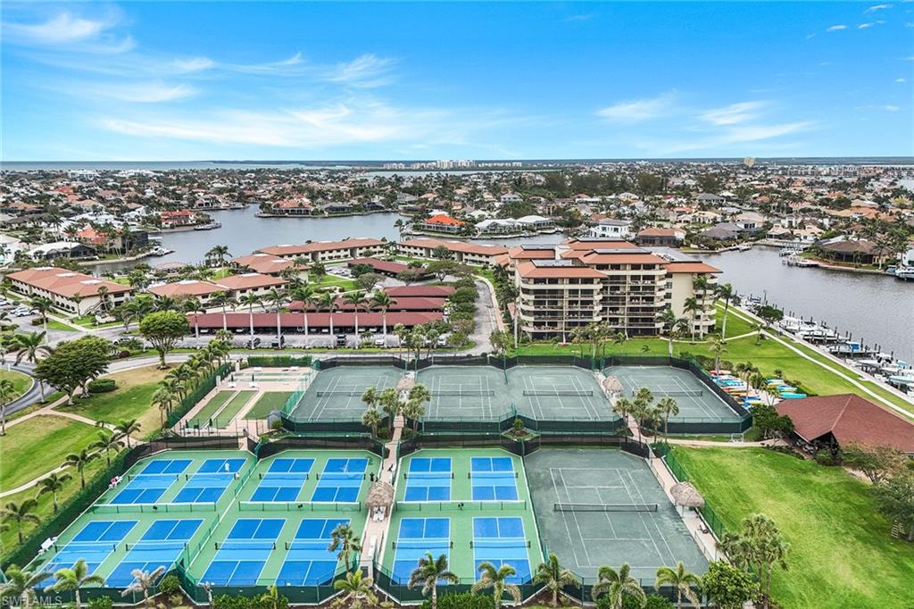 260 Seaview CT # 905