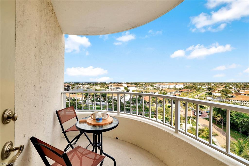 260 Seaview CT # 906