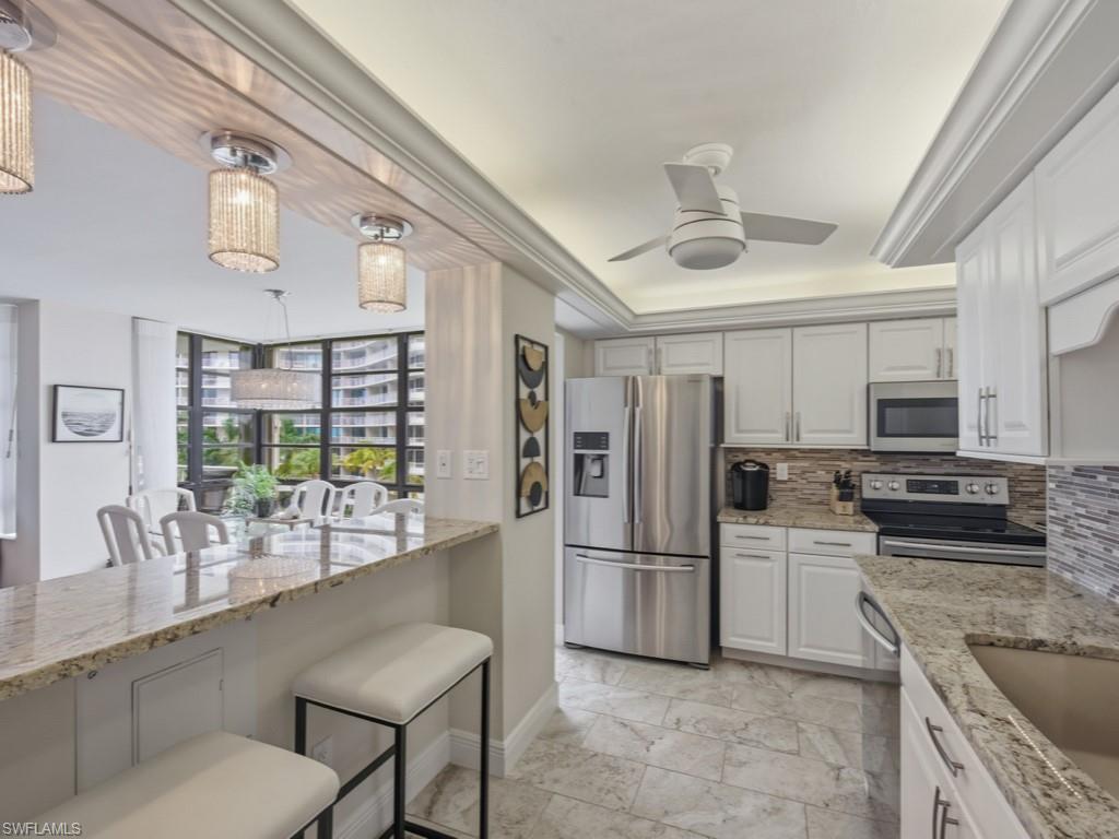 380 Seaview CT 403