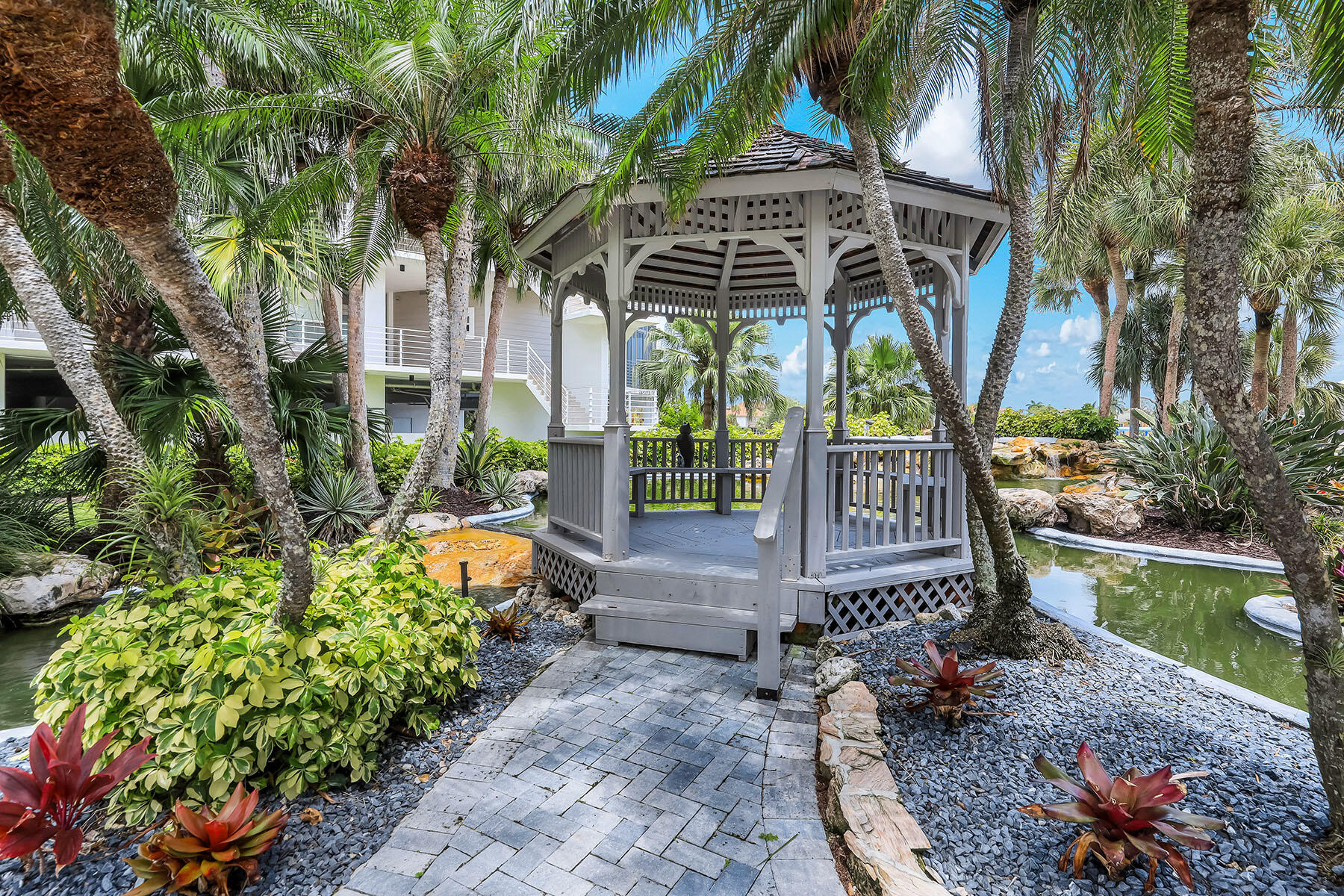 828 HIDEAWAY E, 423