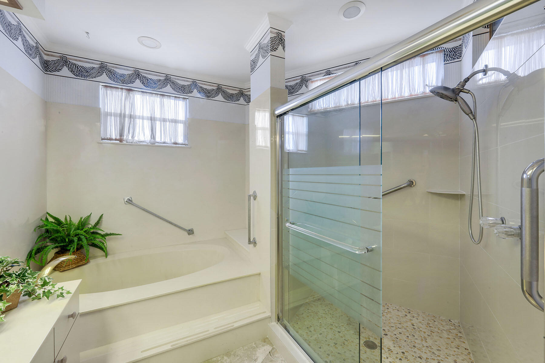 828 HIDEAWAY E, 423