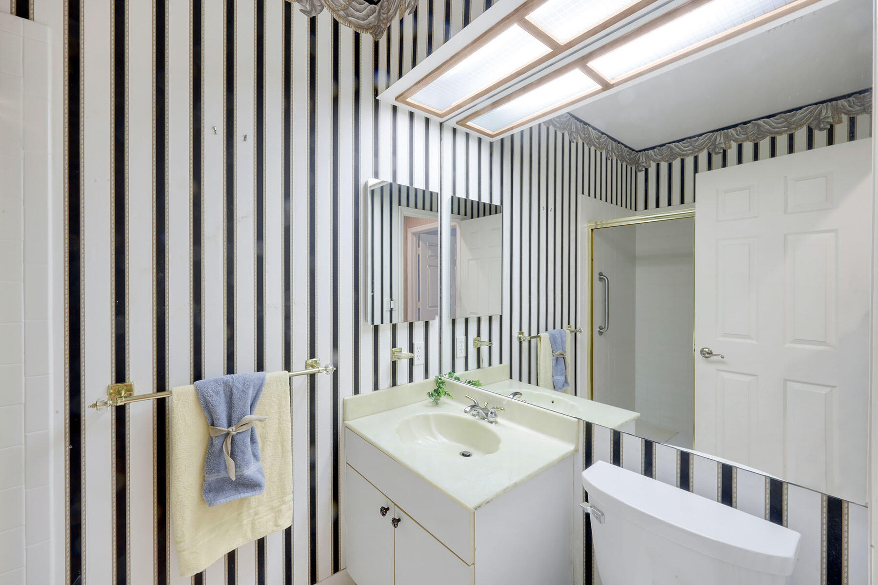 828 HIDEAWAY E, 423