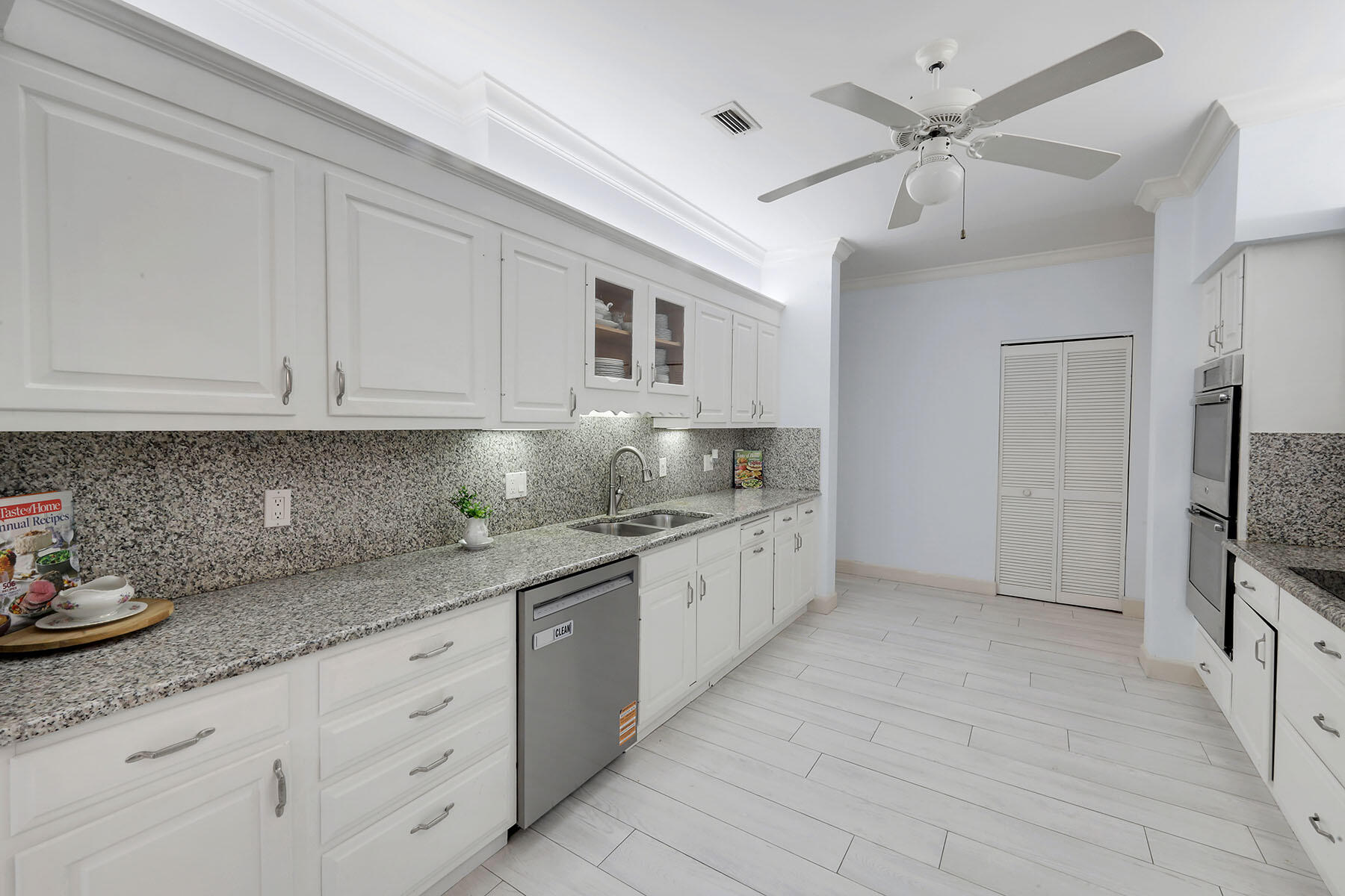828 HIDEAWAY E, 423