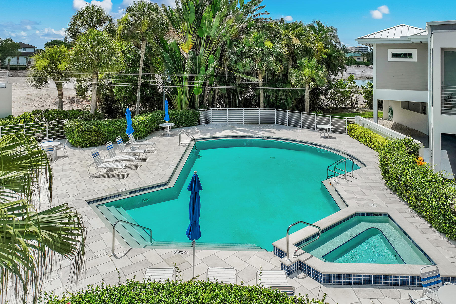 828 HIDEAWAY E, 423