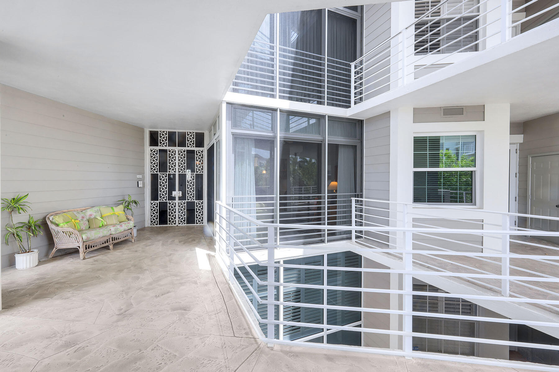 828 HIDEAWAY E, 423