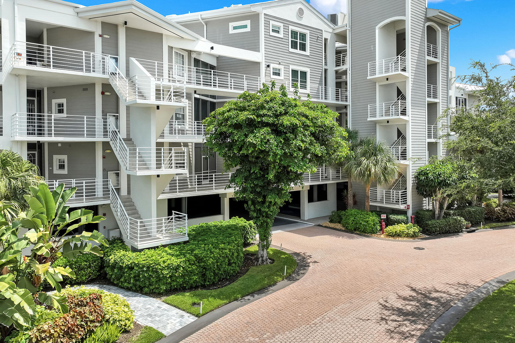 828 HIDEAWAY E, 423
