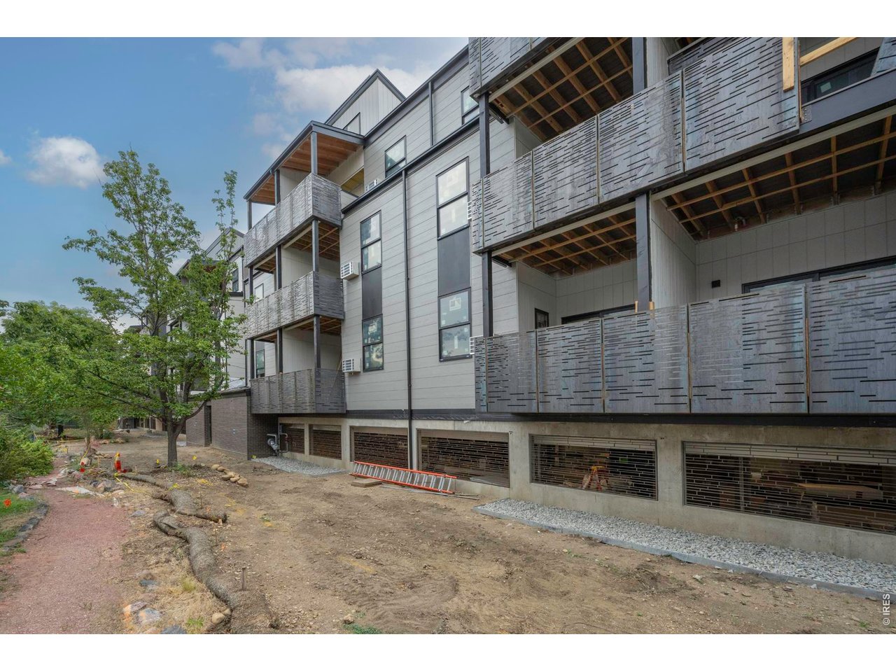 2301 Pearl St 49
