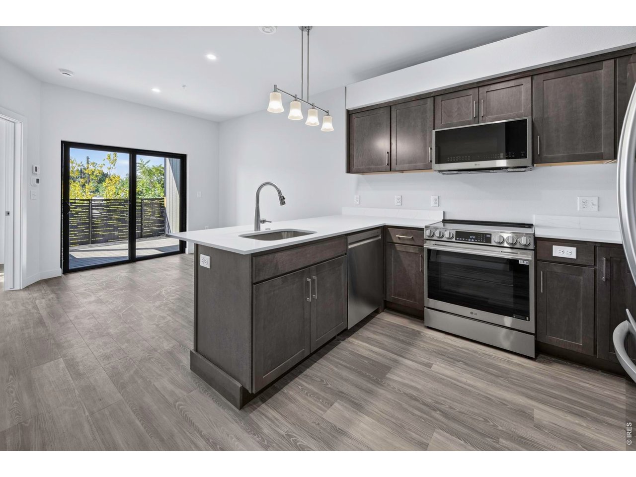 2301 Pearl St 49