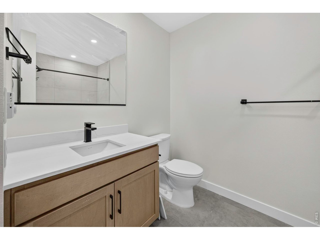 2301 Pearl St 49