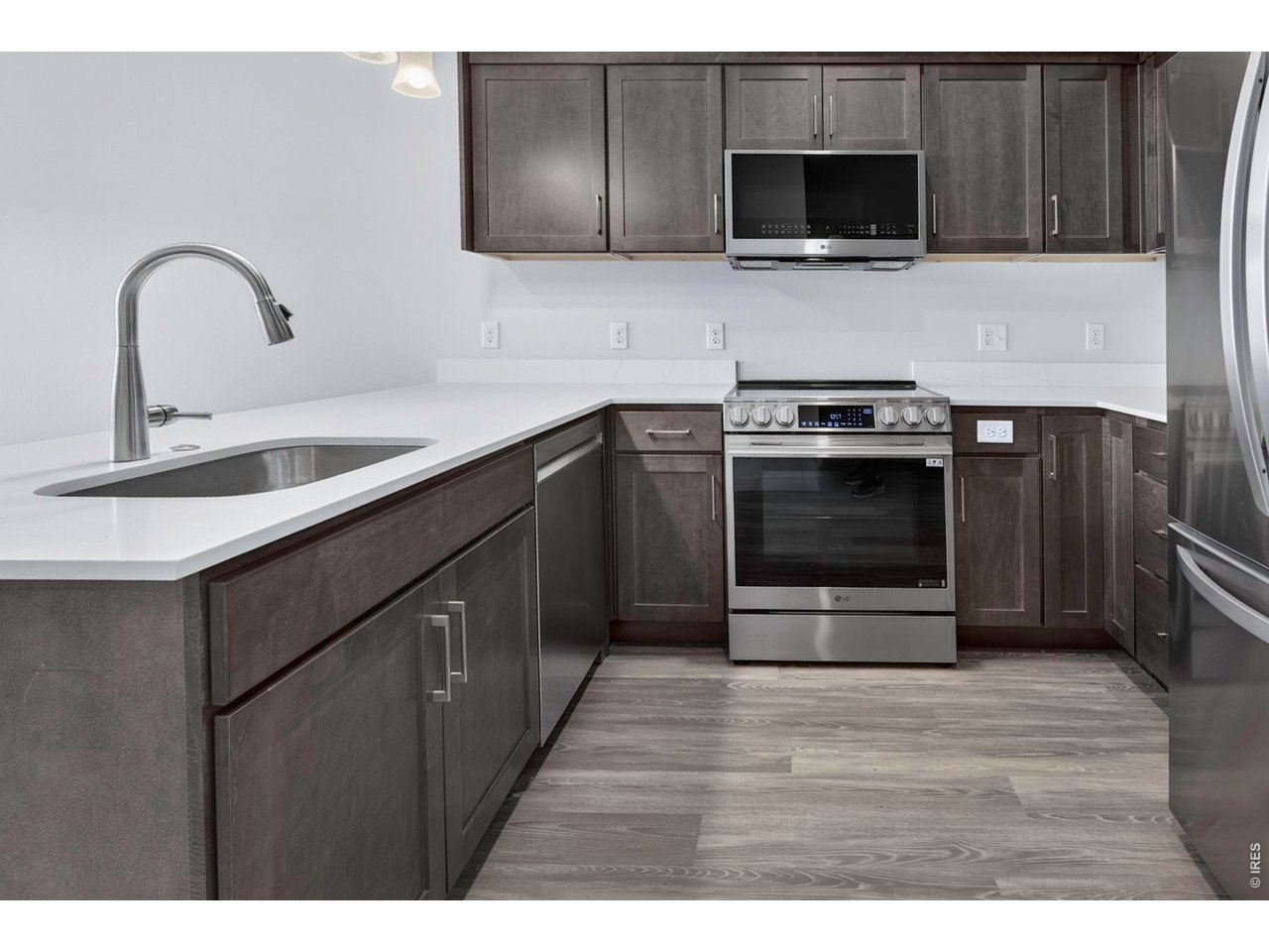 2301 Pearl St 49