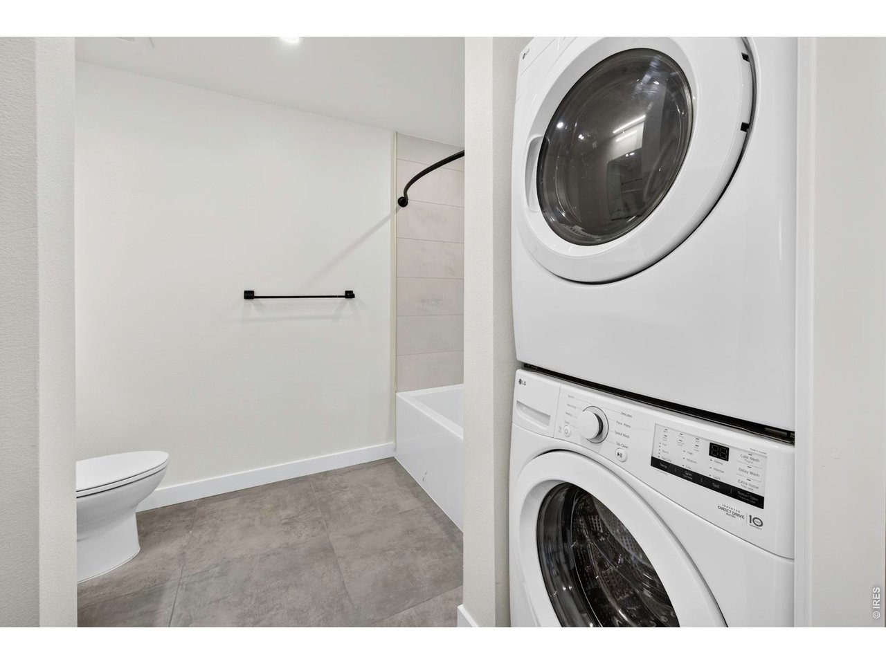 2301 Pearl St 49