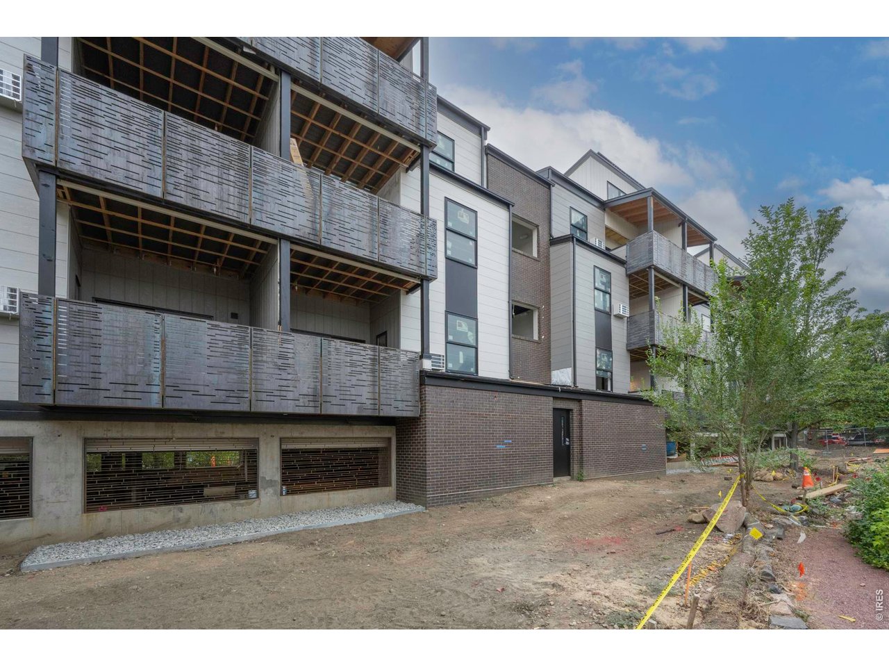 2301 Pearl St 49