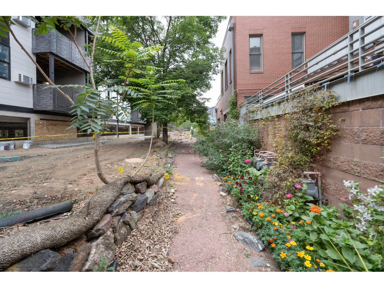 2301 Pearl St 49