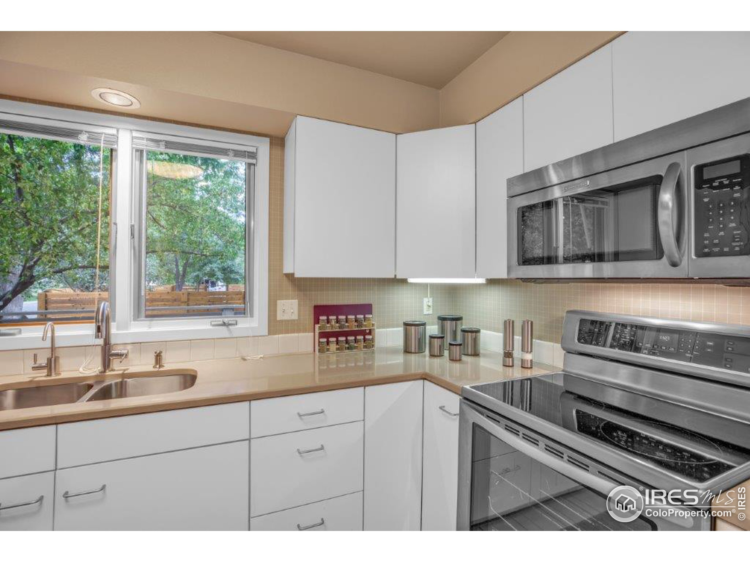 751 Racquet Ln