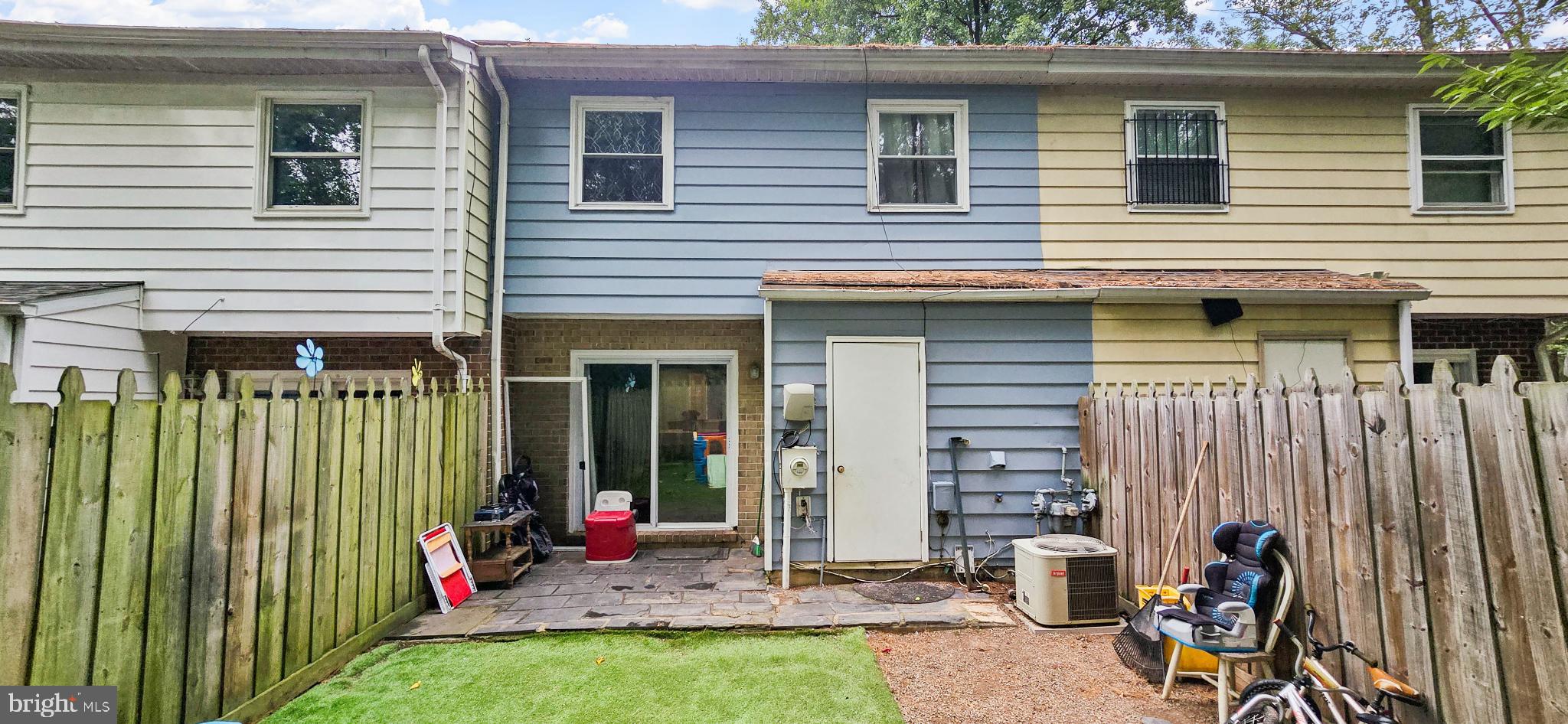 8402 TOWNE CREST COURT