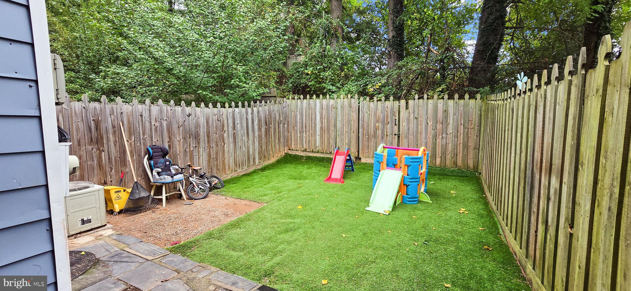 8402 TOWNE CREST COURT
