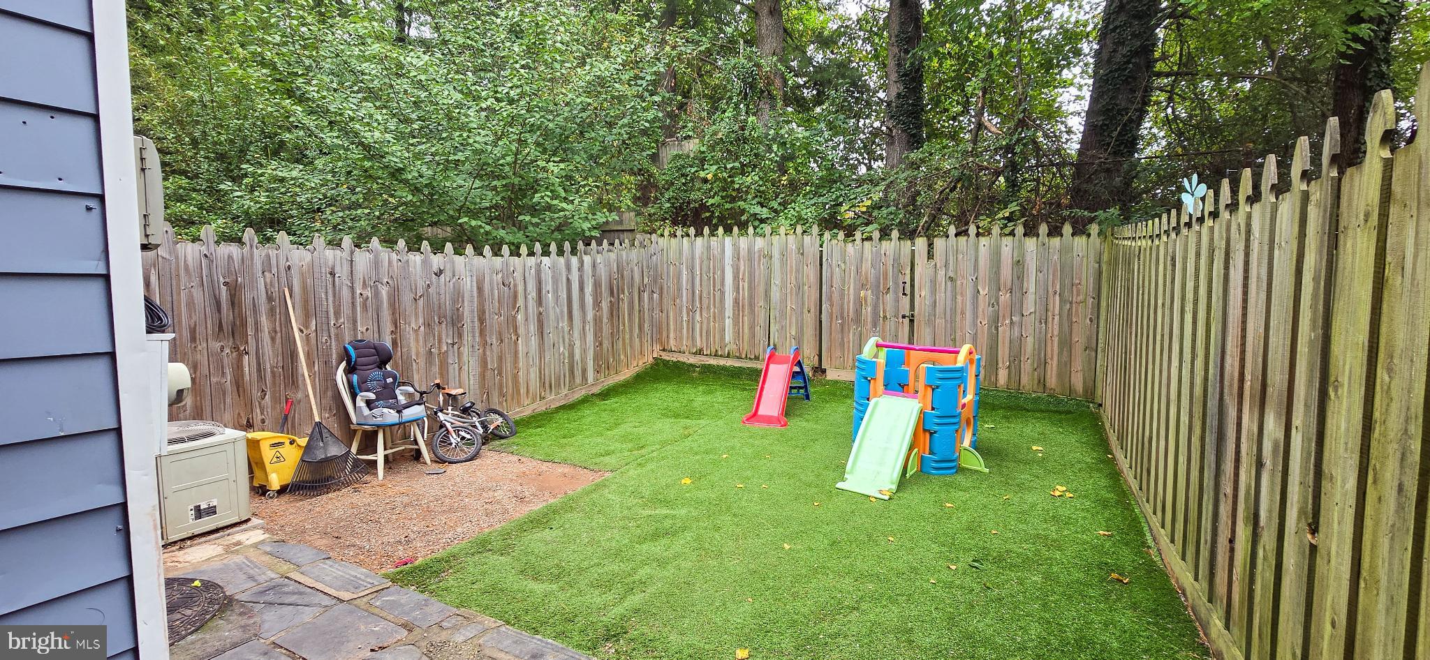 8402 TOWNE CREST COURT