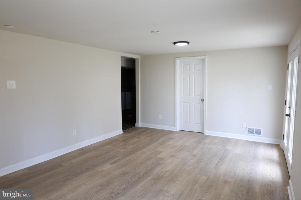 5607 PIER DRIVE