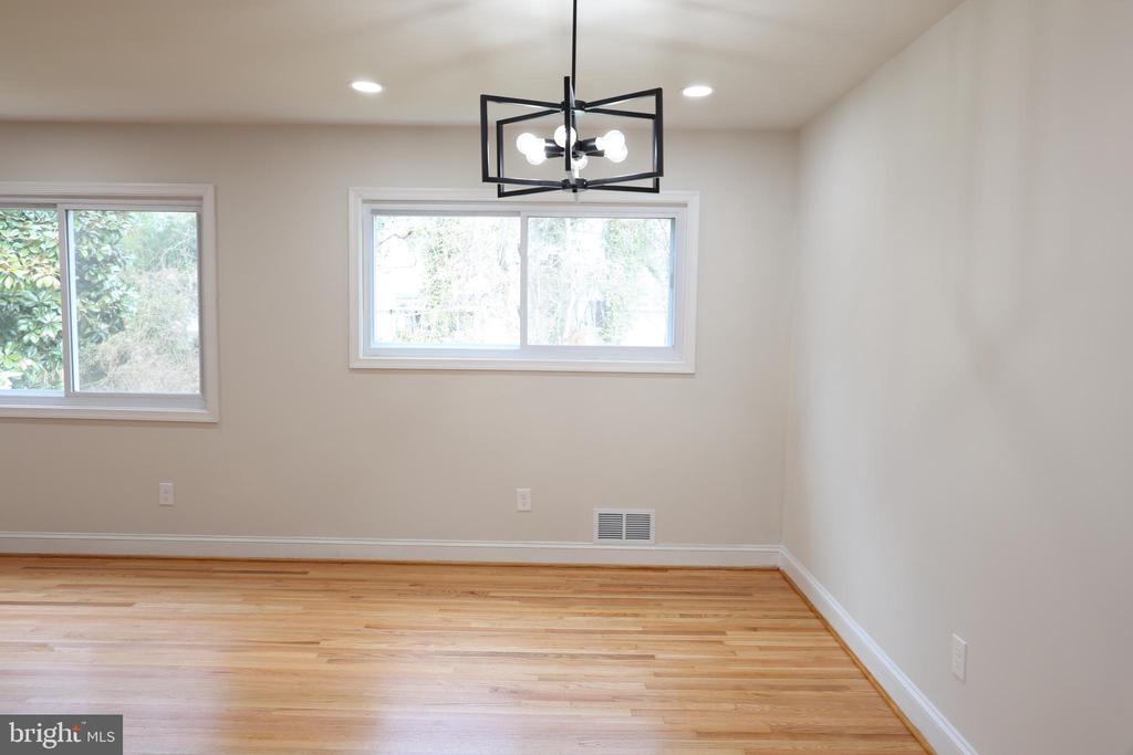 5607 PIER DRIVE