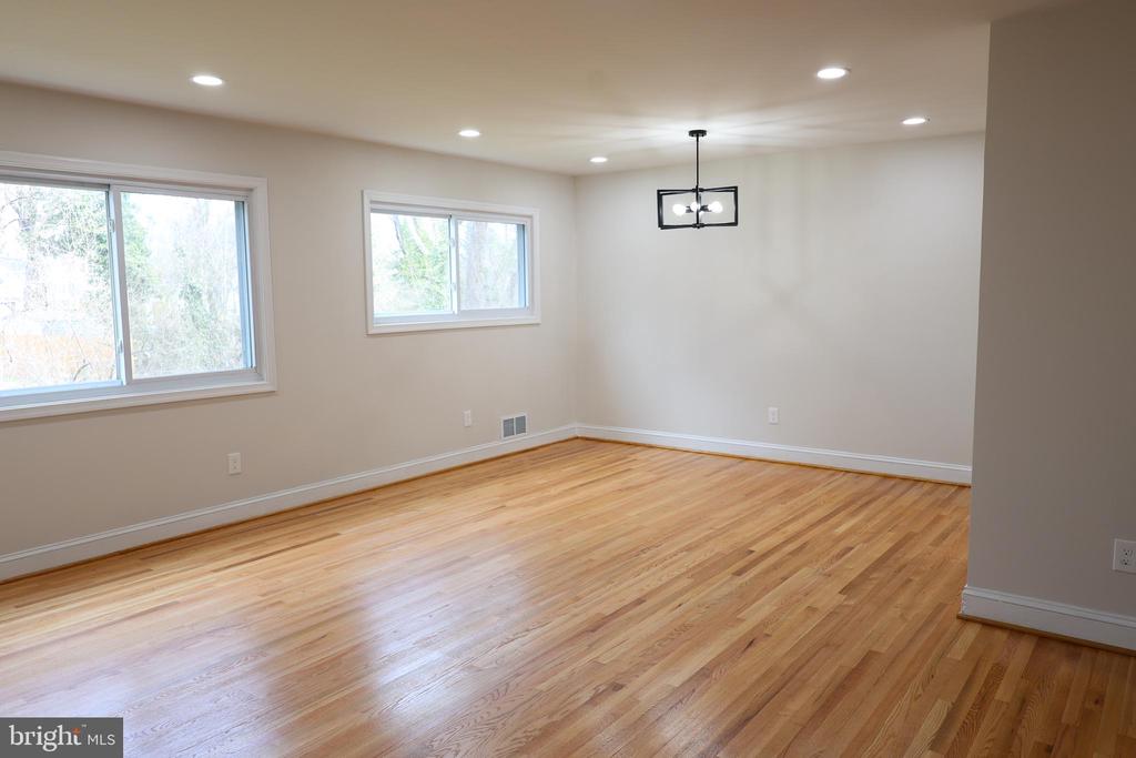 5607 PIER DRIVE