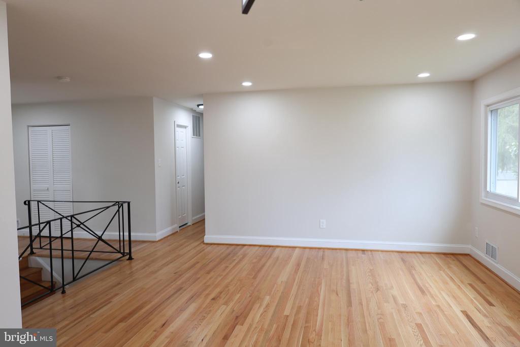 5607 PIER DRIVE