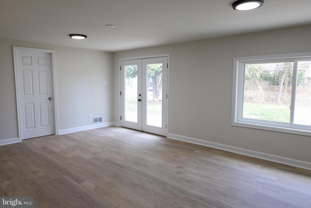 5607 PIER DRIVE