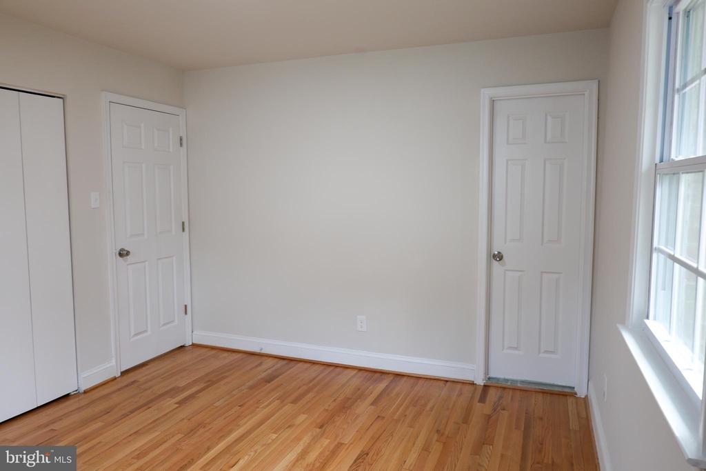 5607 PIER DRIVE