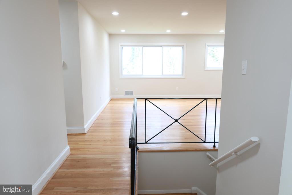 5607 PIER DRIVE