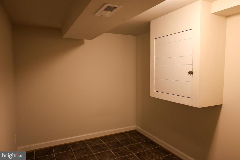 5607 PIER DRIVE