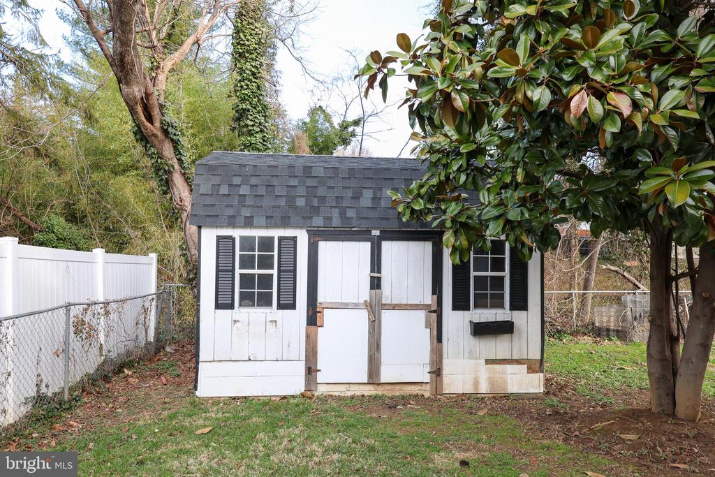 5607 PIER DRIVE