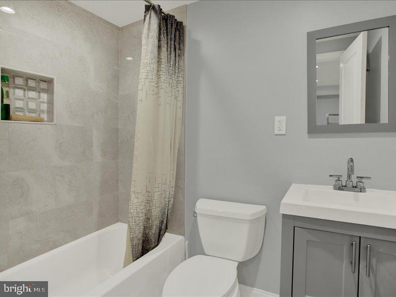 5610 DECATUR PLACE