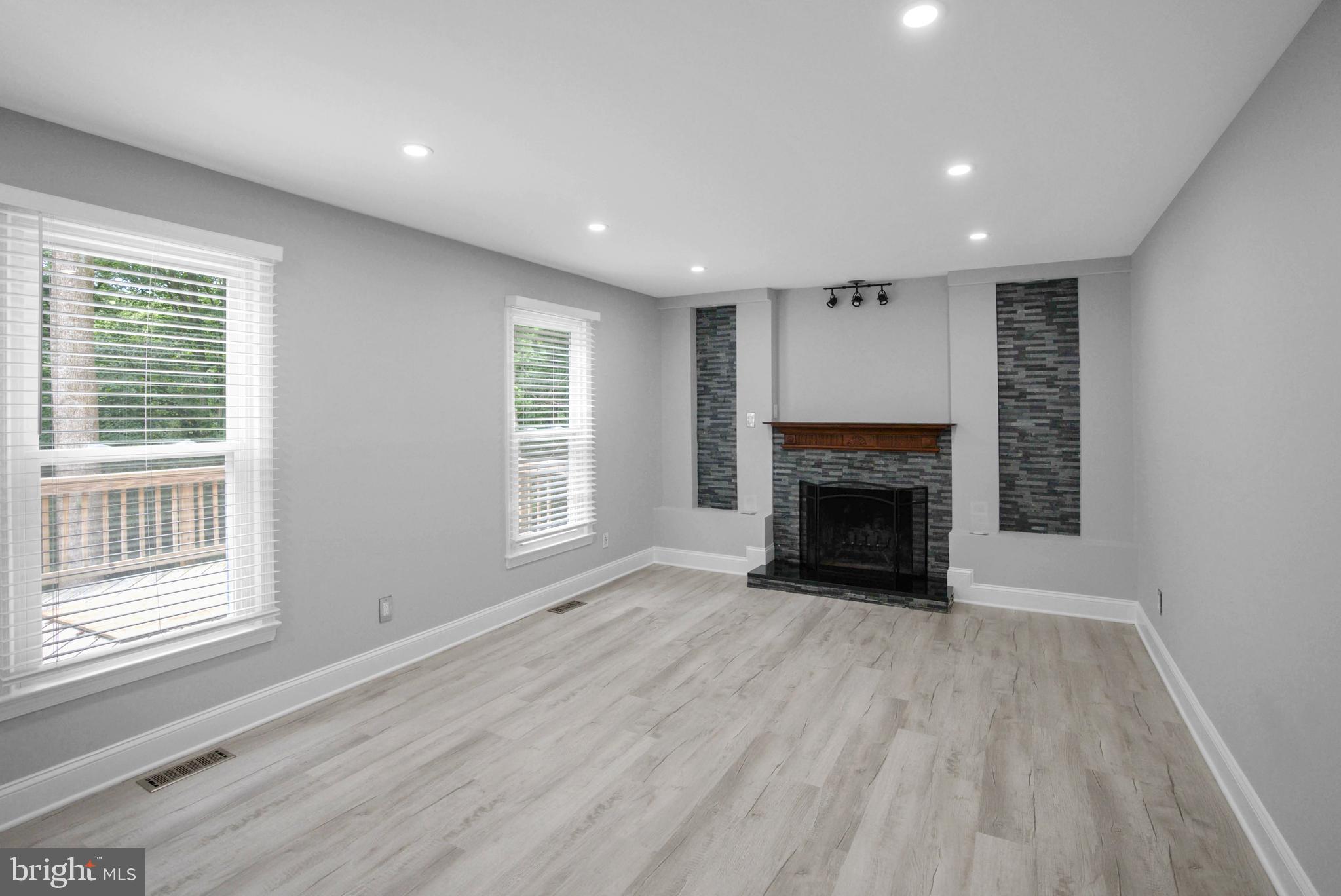 10 Seneca Ter