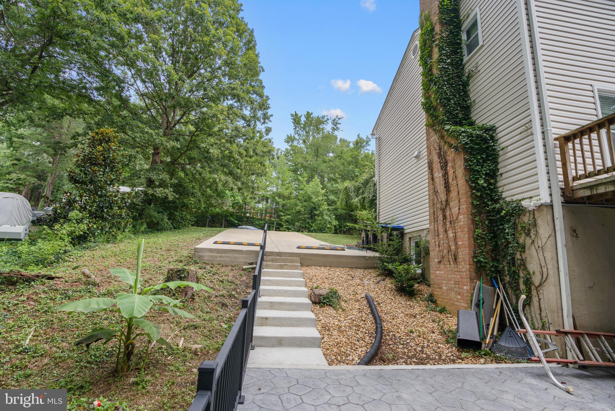 10 Seneca Ter