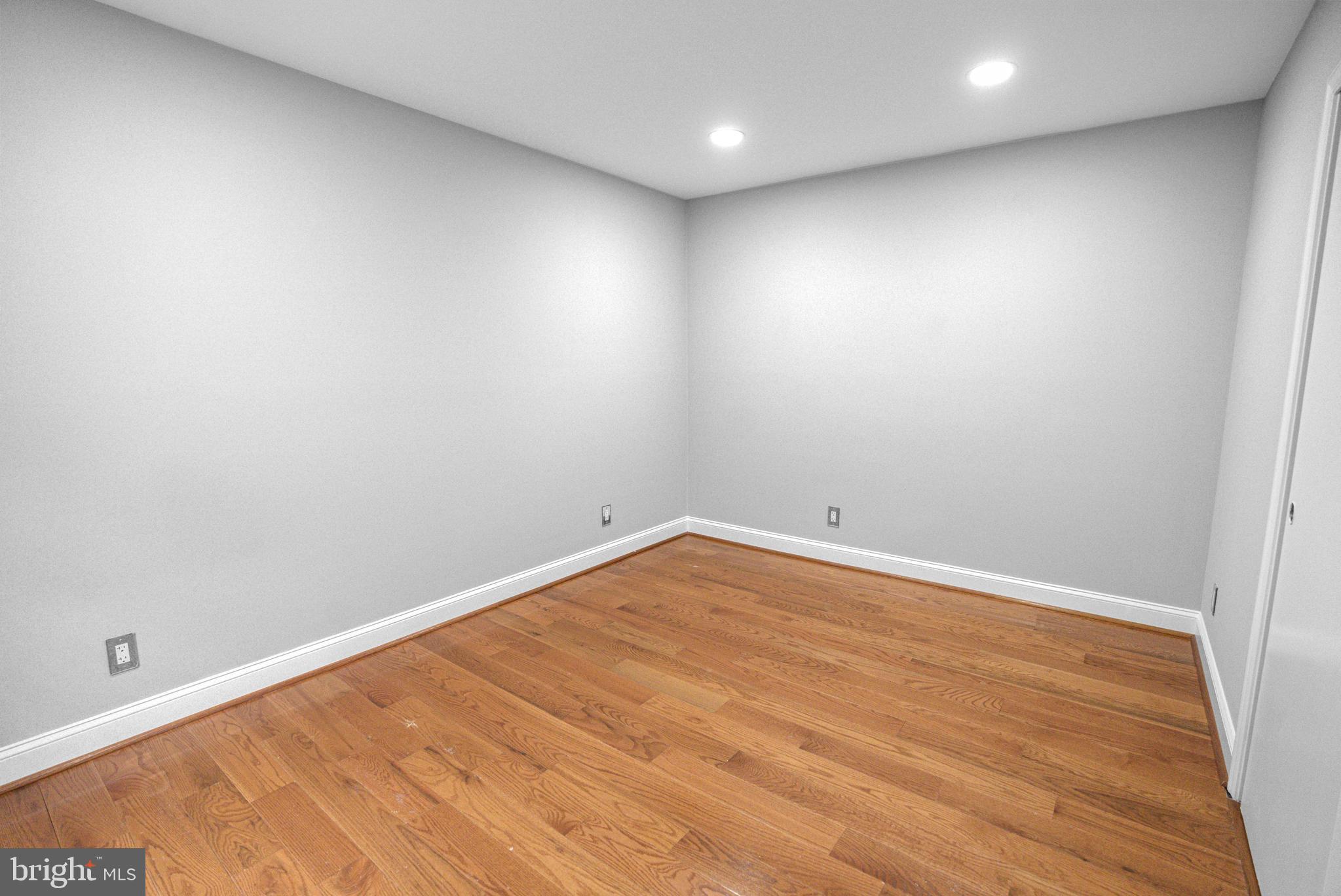 10 Seneca Ter