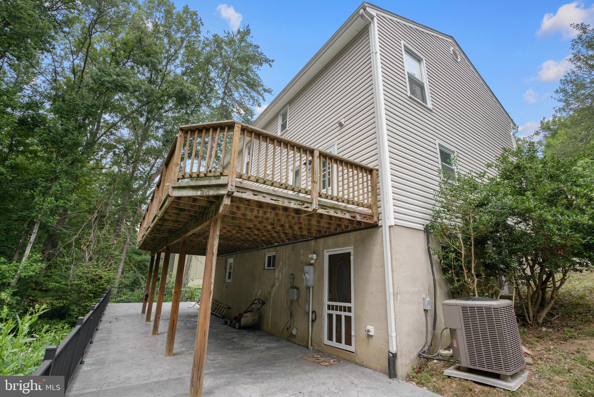 10 Seneca Ter