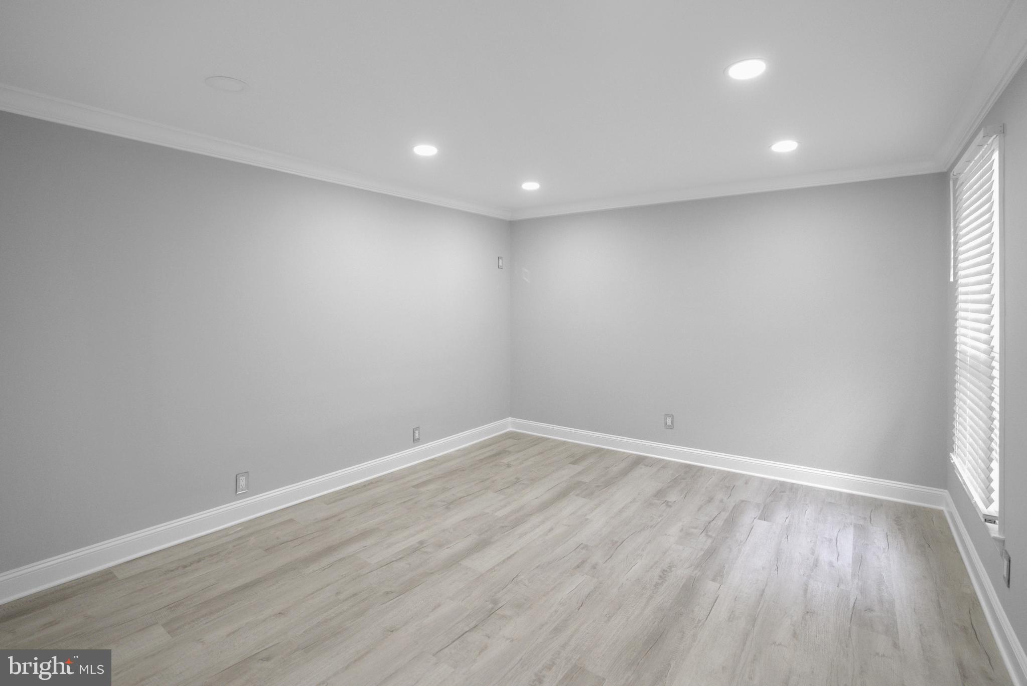10 Seneca Ter