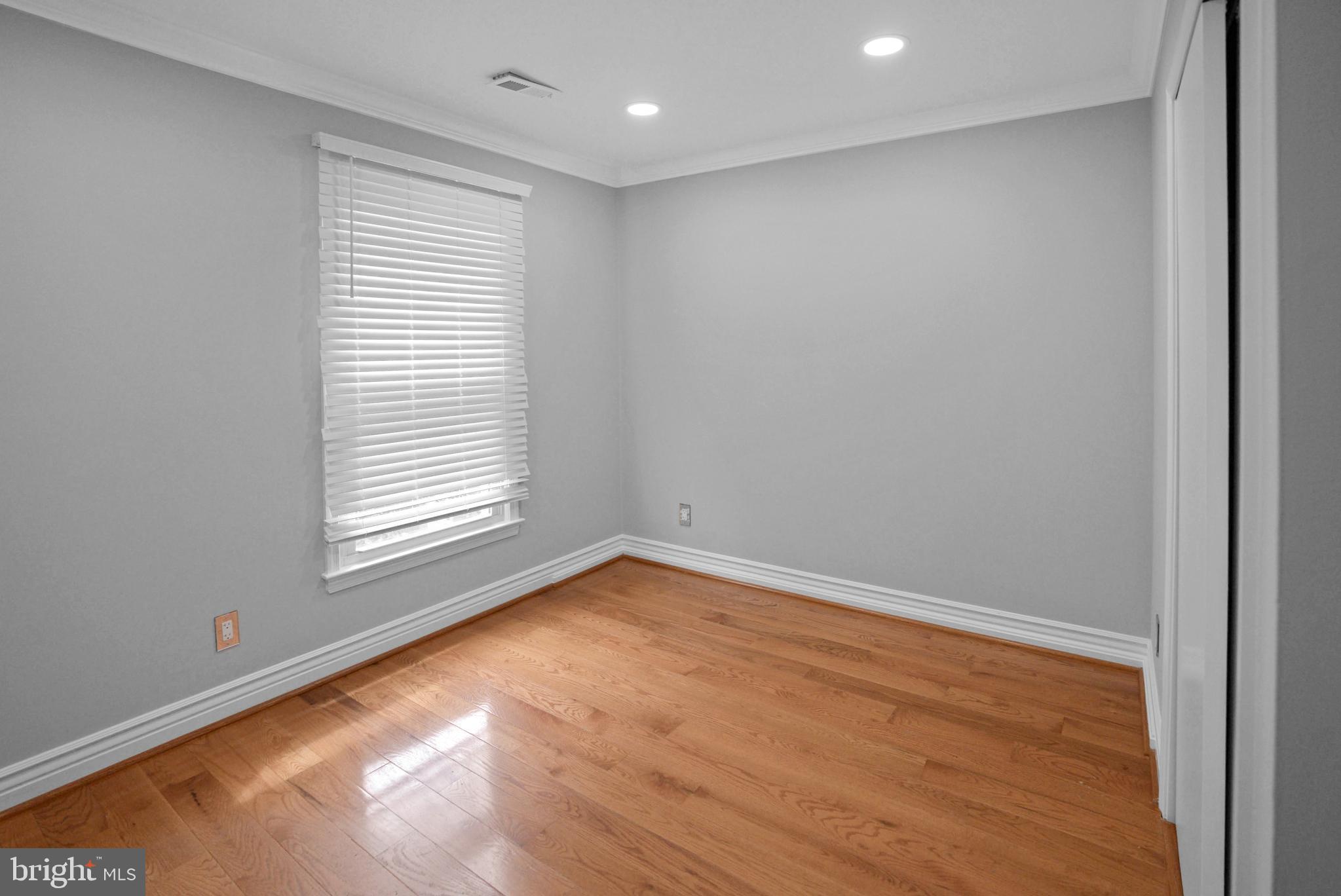 10 Seneca Ter