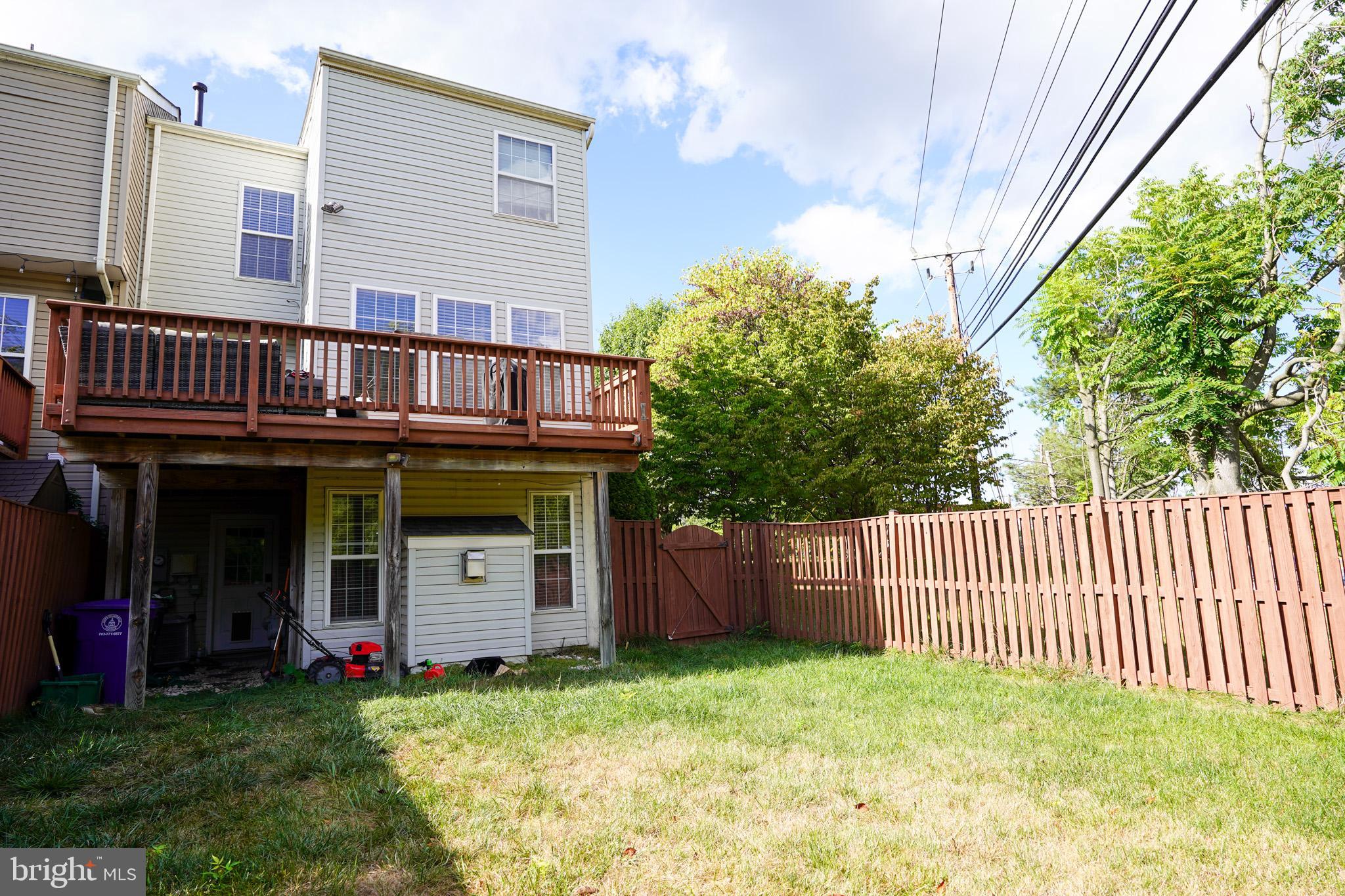 152 Shirley Sq SE