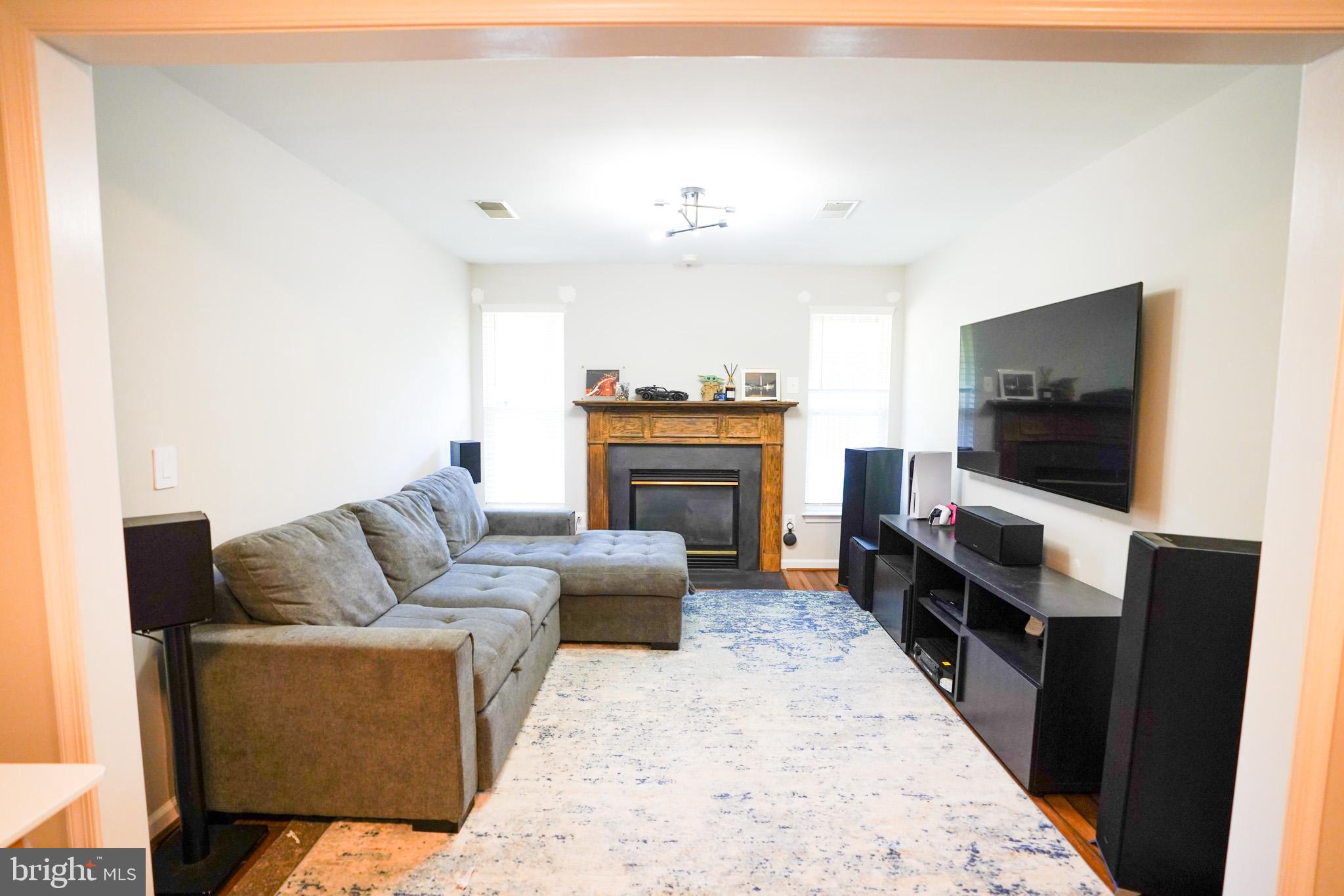 152 Shirley Sq SE