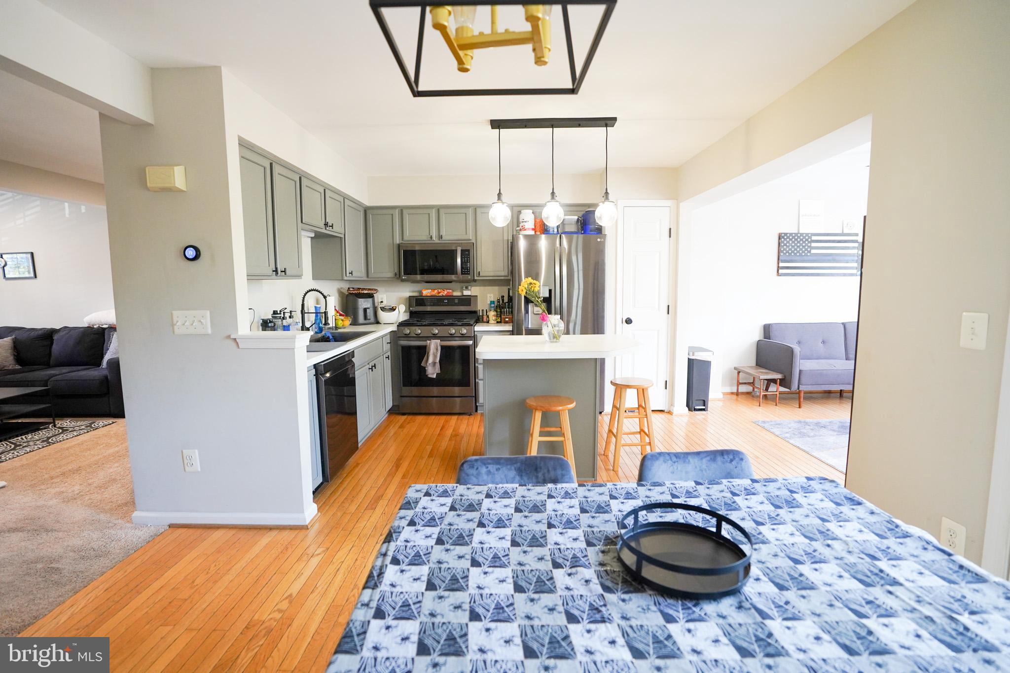 152 Shirley Sq SE