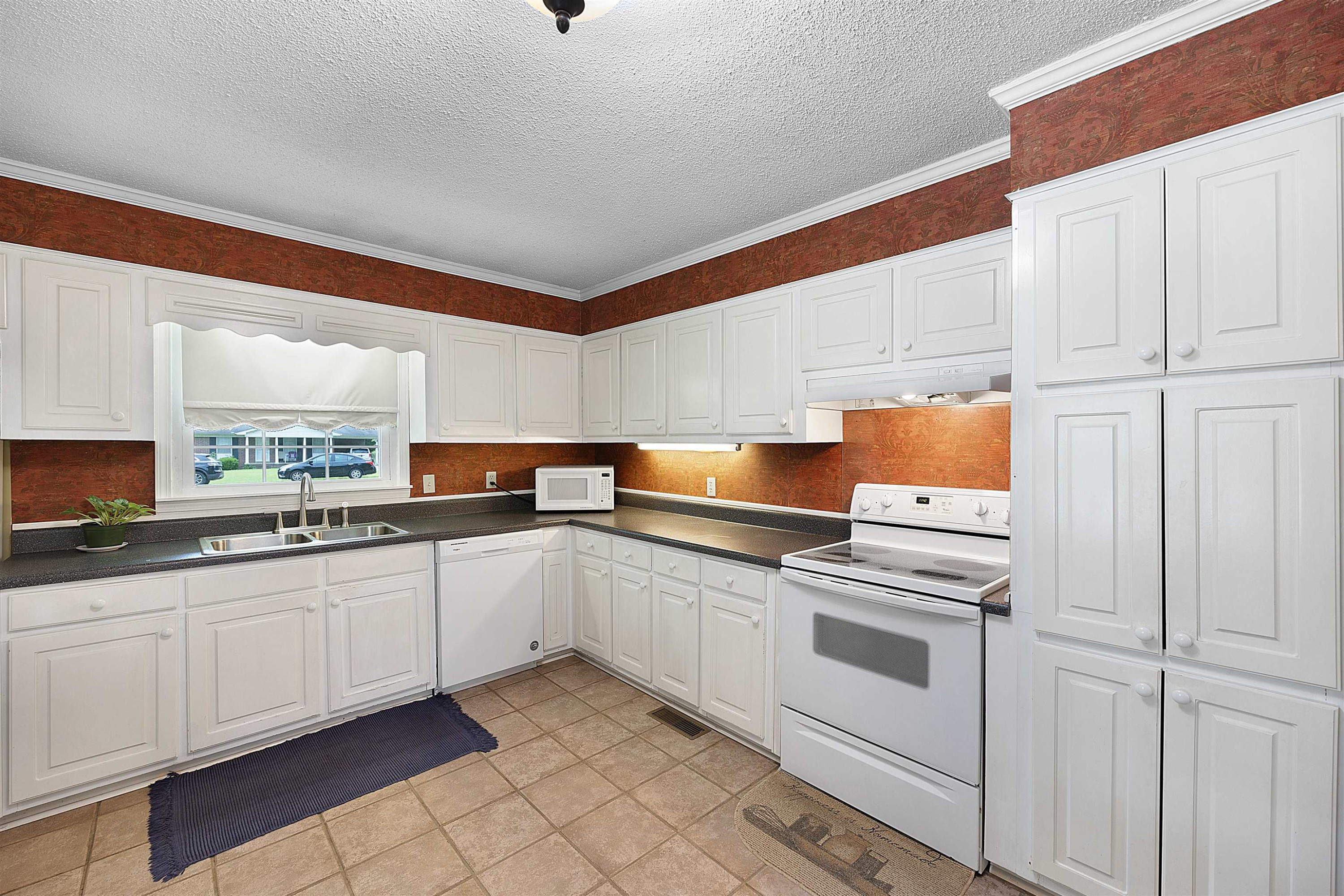 85 Twin Oaks Place