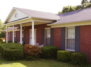 3045 N Highland Avenue