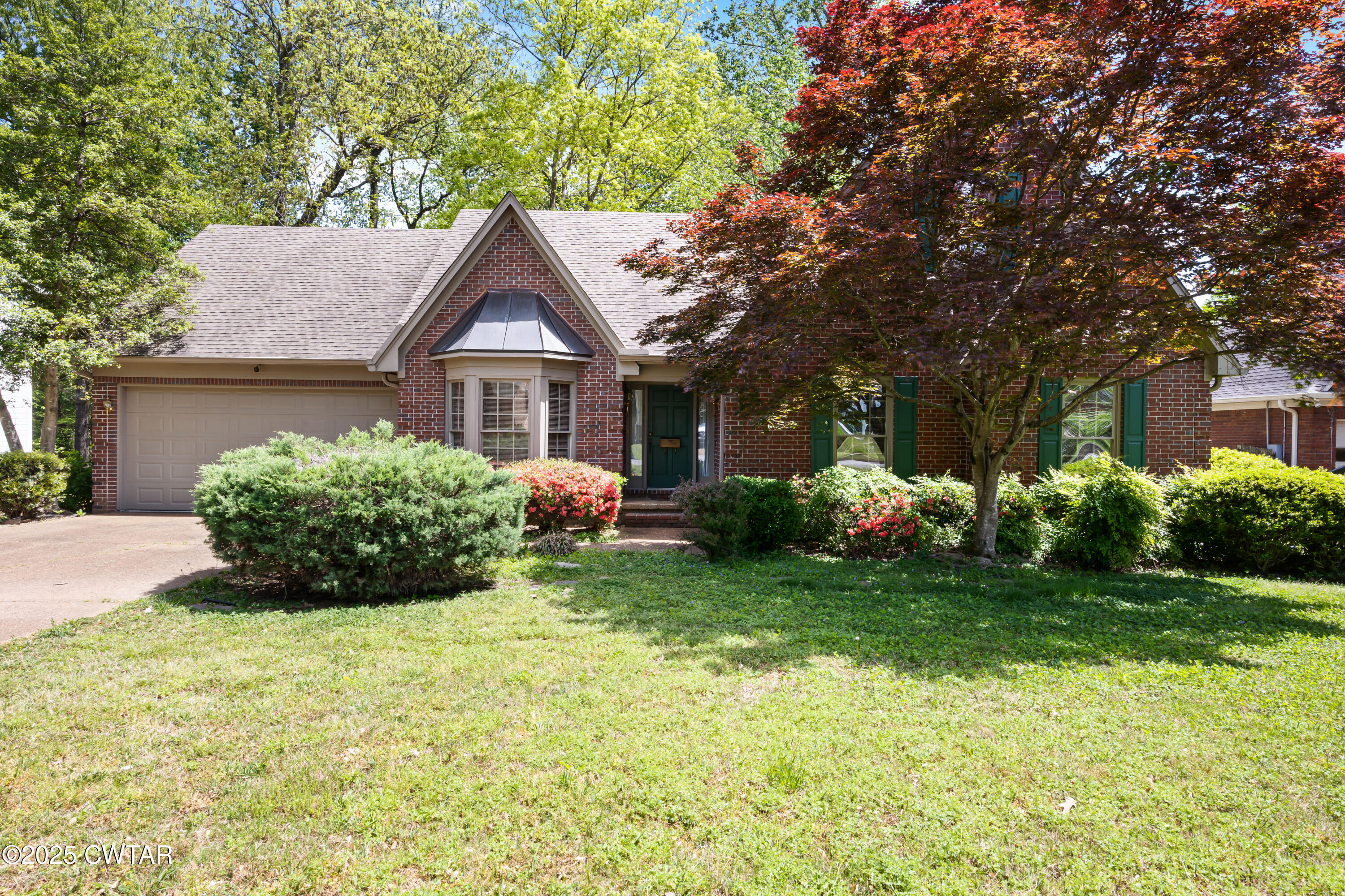 121 Paddock Place