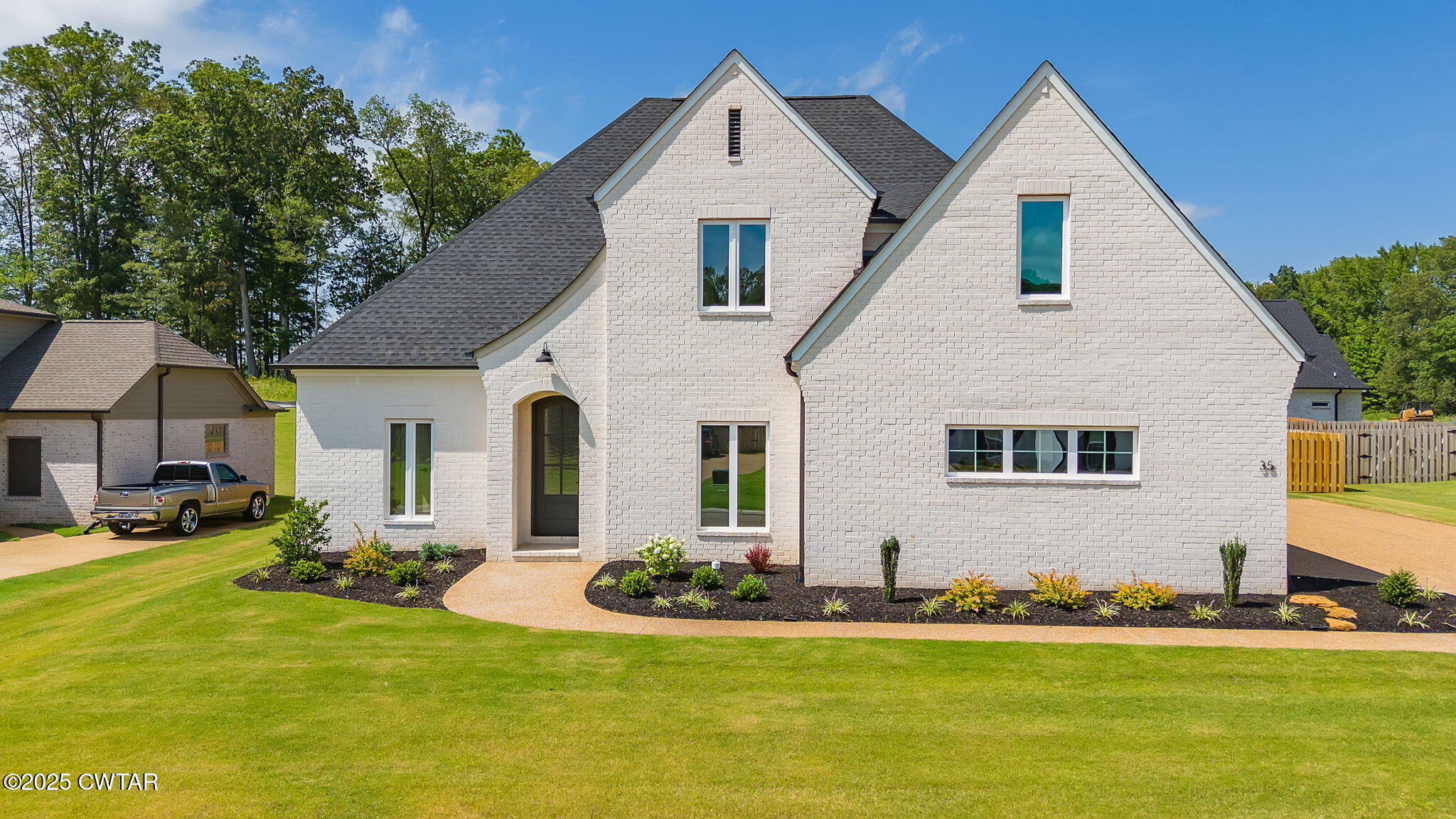 35 Larkhaven Lp