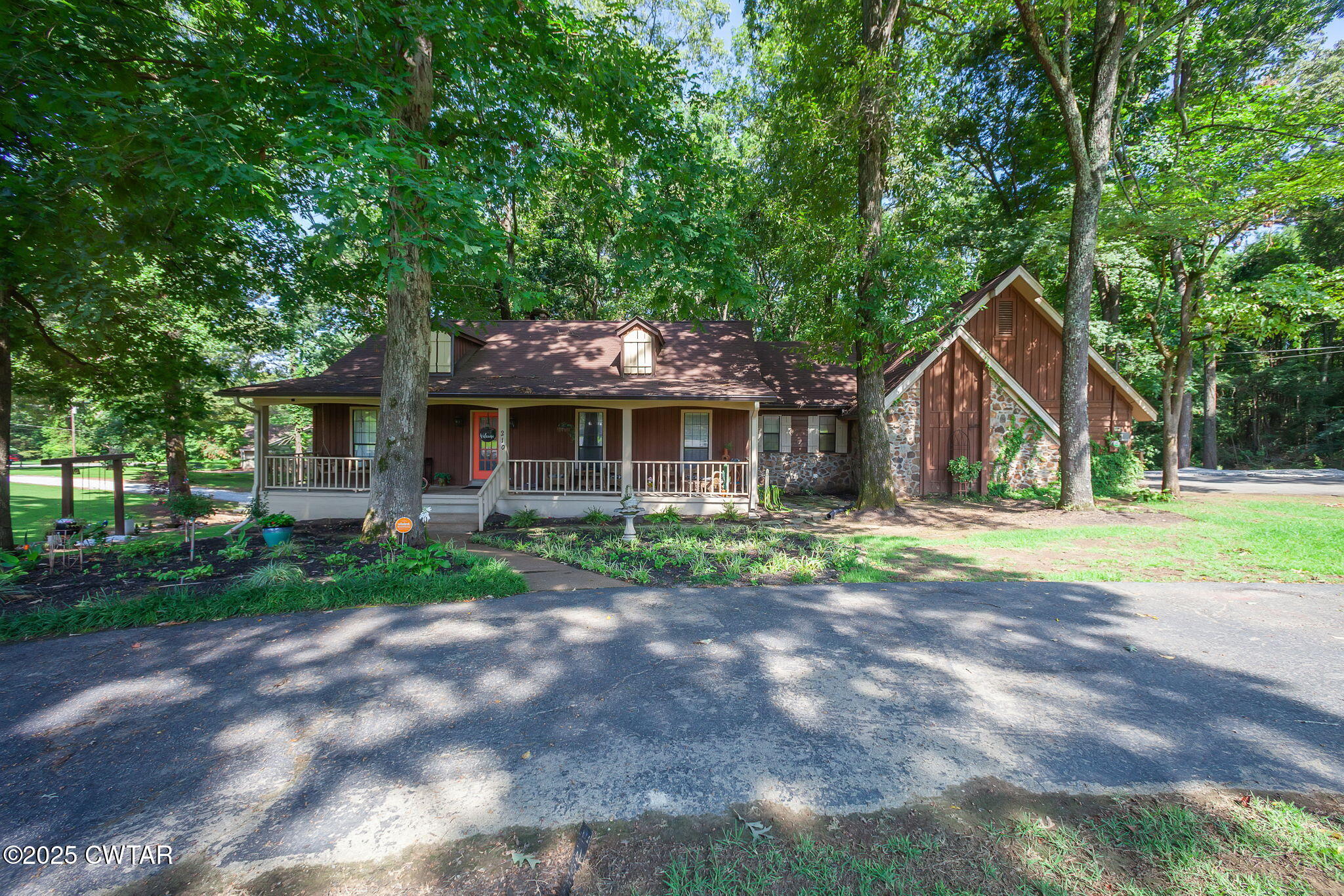 210 High Oaks Drive
