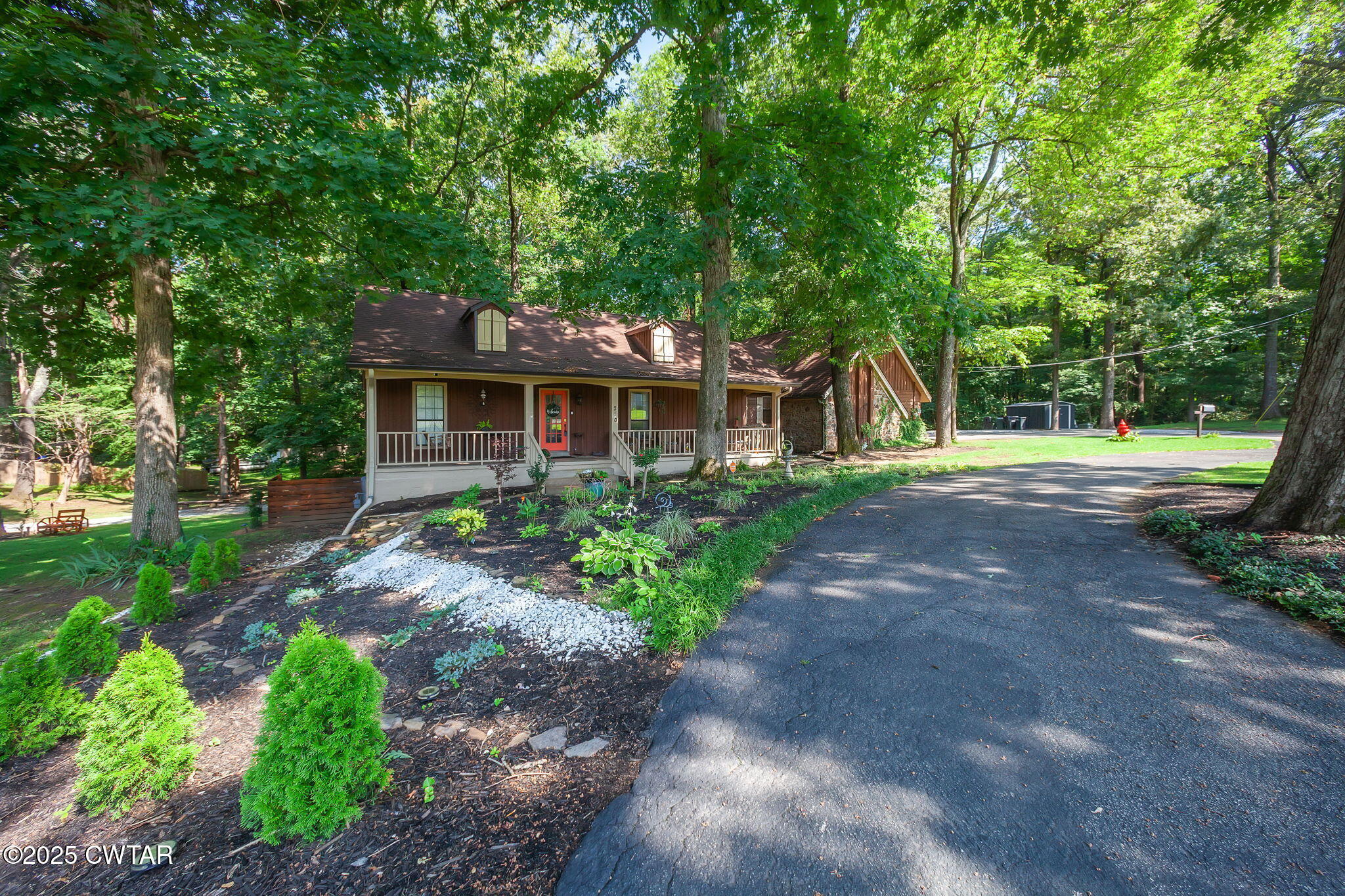 210 High Oaks Drive